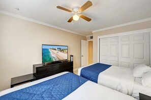 5 bedrooms, desk, iron/ironing board, travel cot