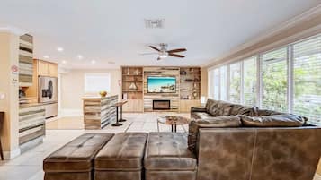 Smart TV, fireplace