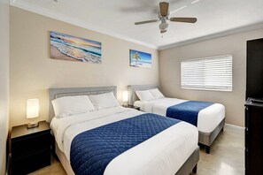5 bedrooms, desk, iron/ironing board, travel cot - Great Location Heated Pool near Hollywood Beach (Hollywood)