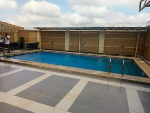 Swim-up bar - Vichi Gates Hotel (Abuja)
