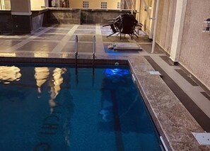 Swim-up bar - Vichi Gates Hotel (Abuja)