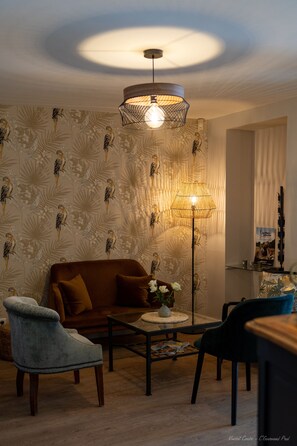 Reception - Hotel Restaurant Le Vinois (Caillac)