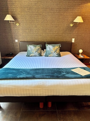 In-room safe, soundproofing, iron/ironing board, free WiFi - Hotel Restaurant Le Vinois (Caillac)