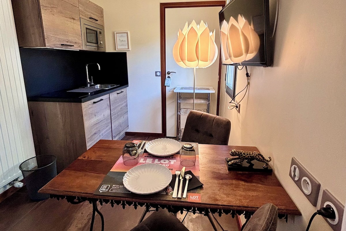 Chambre Supérieure Double ou avec lits jumeaux, vue piscine | Cuisine privée