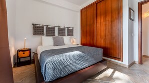 5 bedrooms, iron/ironing board, travel crib, free WiFi