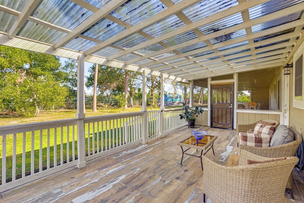 Loxahatchee Vacation Rental | 1BR | 1BA | 600 Sq Ft | 3 Steps to Enter