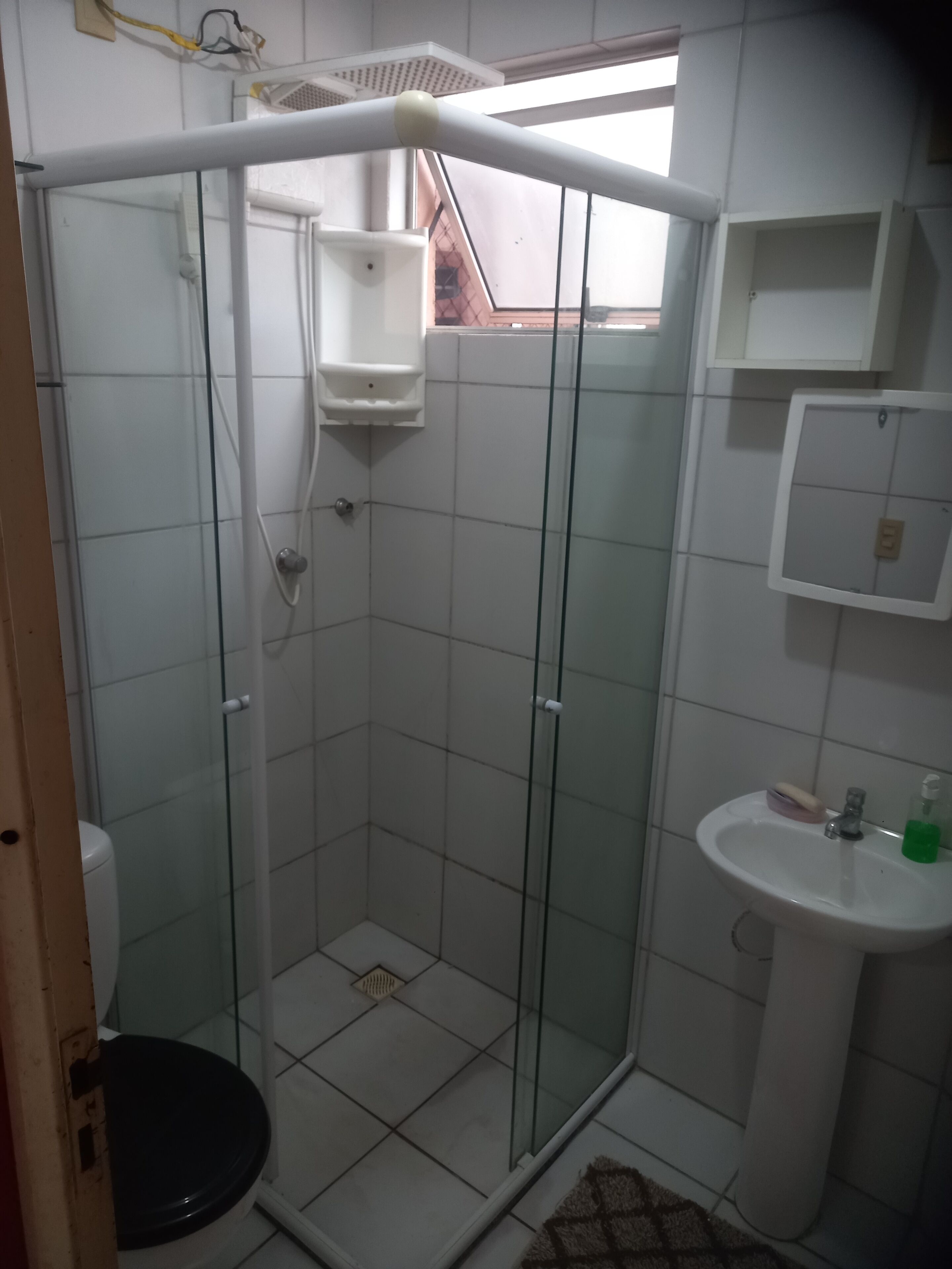 Dusche, Handtücher, Seife, Toilettenpapier