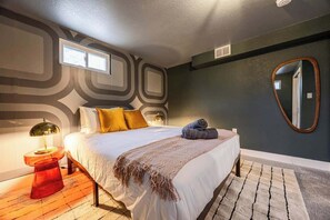 6 bedrooms, iron/ironing board, travel crib, WiFi (free)