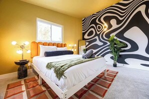 6 habitaciones, tabla de planchar con plancha y cuna de viaje 