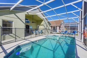 A heated pool - 16 Mi to Disney: Home w/ Game Room & Pool (Davenport)