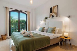 3 slaapkamers, een strijkplank/strijkijzer, gratis wifi, beddengoed