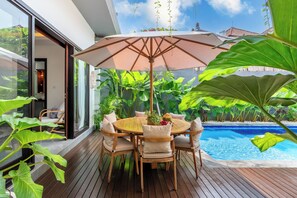 Outdoor dining - Villa Taj Brand New Luxury Pool Villa with Garden. 3 Bedrooms / 3 Bathrooms (Bali)
