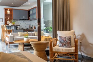 Smart TV, books, stereo