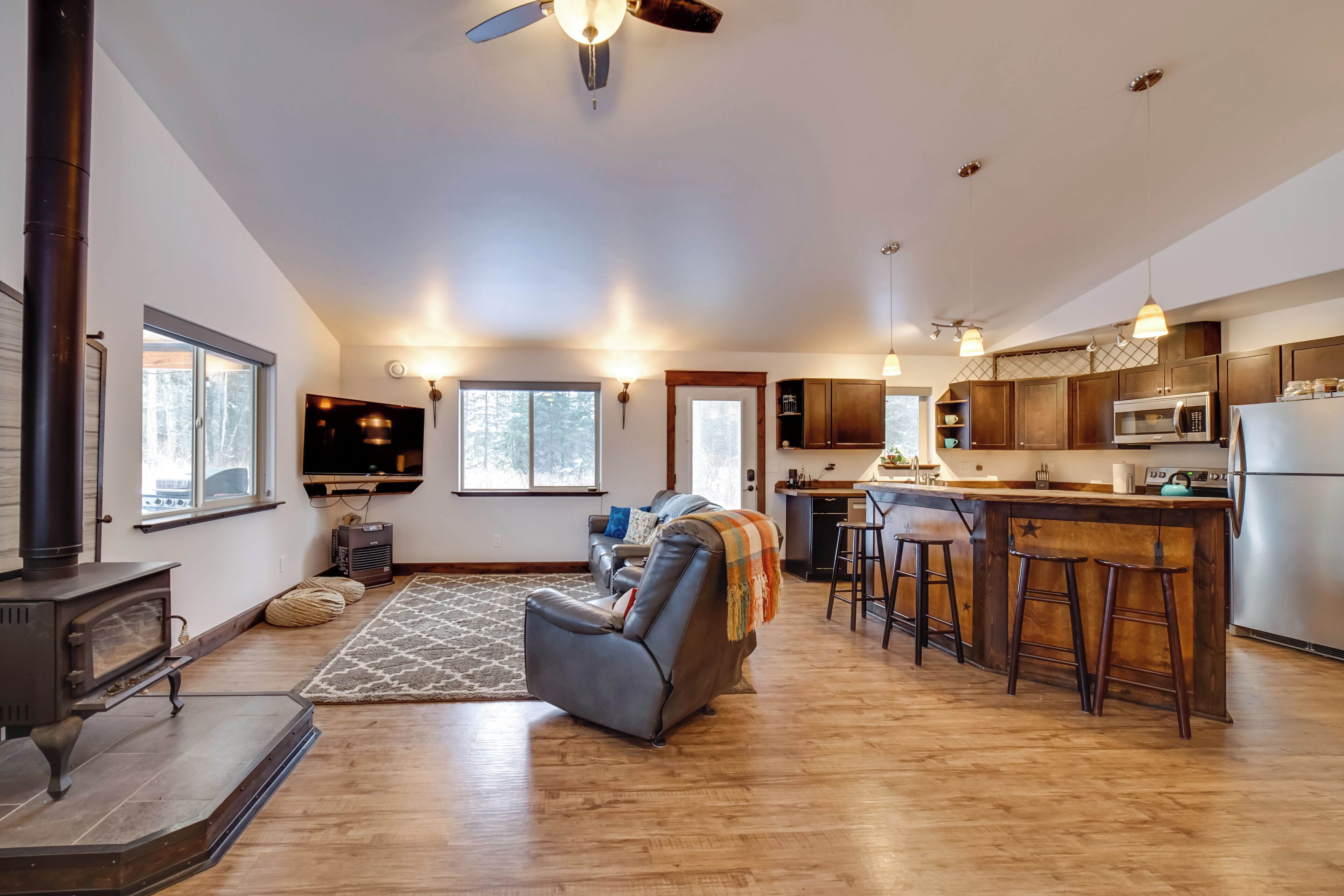 Talkeetna Vacation Rental | 2BR | 1BA | 1,032 Sq Ft | Steps Required