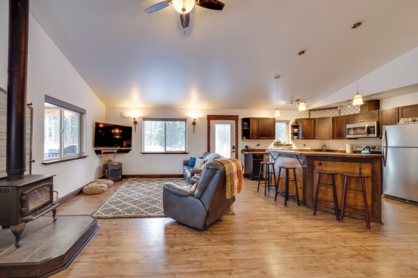 Talkeetna Vacation Rental | 2BR | 1BA | 1,032 Sq Ft | Steps Required