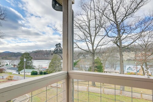 Apt w/ Lake Views - Day Trip to Virginia Tech!