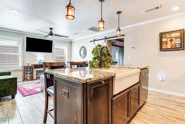 Interior - Fenced Yard: Modern Barndominium in Amarillo! (Amarillo)