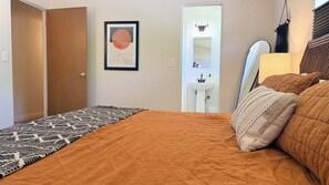 3 bedrooms, desk, iron/ironing board, free WiFi
