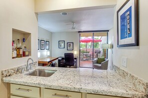 Interior - Condo w/ Community Pools & Patios in Palm Springs! (Palm Springs)