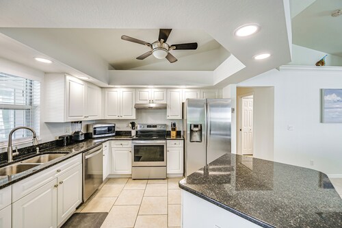 BBQ & Boat Dock: Canal-Front Home in Cape Coral!