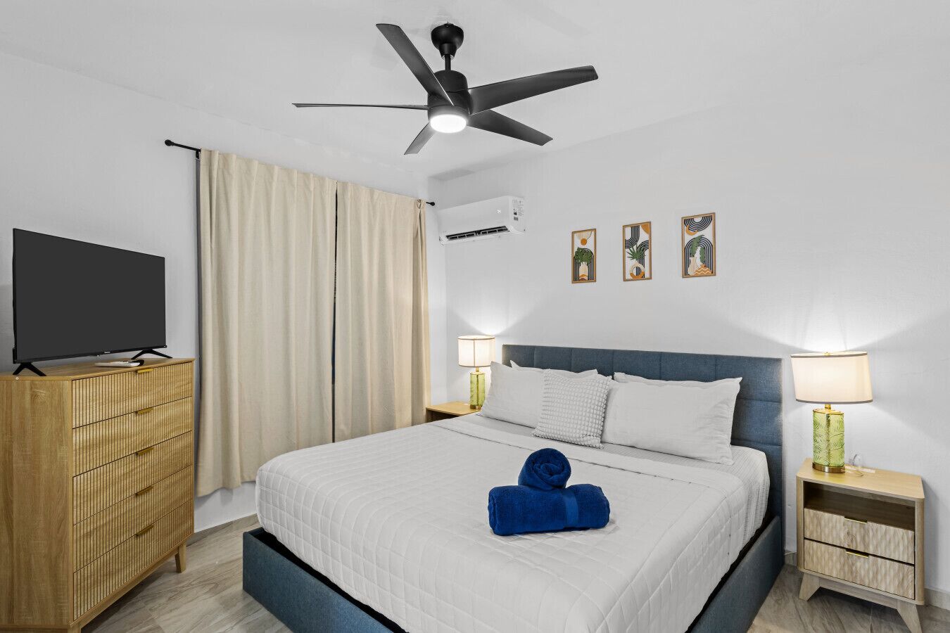 6 habitaciones, escritorio y tabla de planchar con plancha 