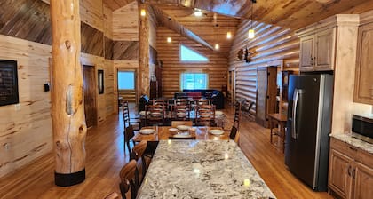 Beautiful Montana Lodge 10 Minutes from Glacier National Park