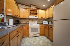 Private kitchen - The Fish Cabin at the Riviera Resort in Neillsville, Wisconsin! (Neillsville)