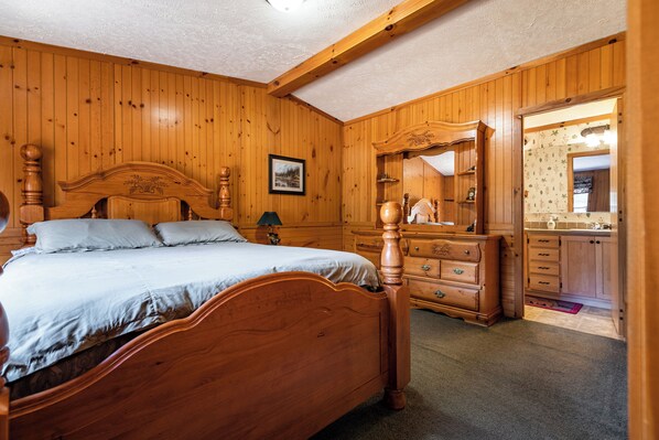 3 bedrooms, WiFi, bed sheets - The Fish Cabin at the Riviera Resort in Neillsville, Wisconsin! (Neillsville)