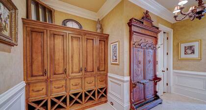 Lion`s Gate Estate - Marietta, Georgia