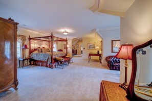 9 bedrooms, desk, iron/ironing board, travel cot