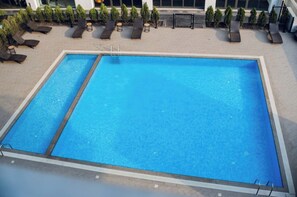 Pool - Luxury City Center one bed Apt (Accra)