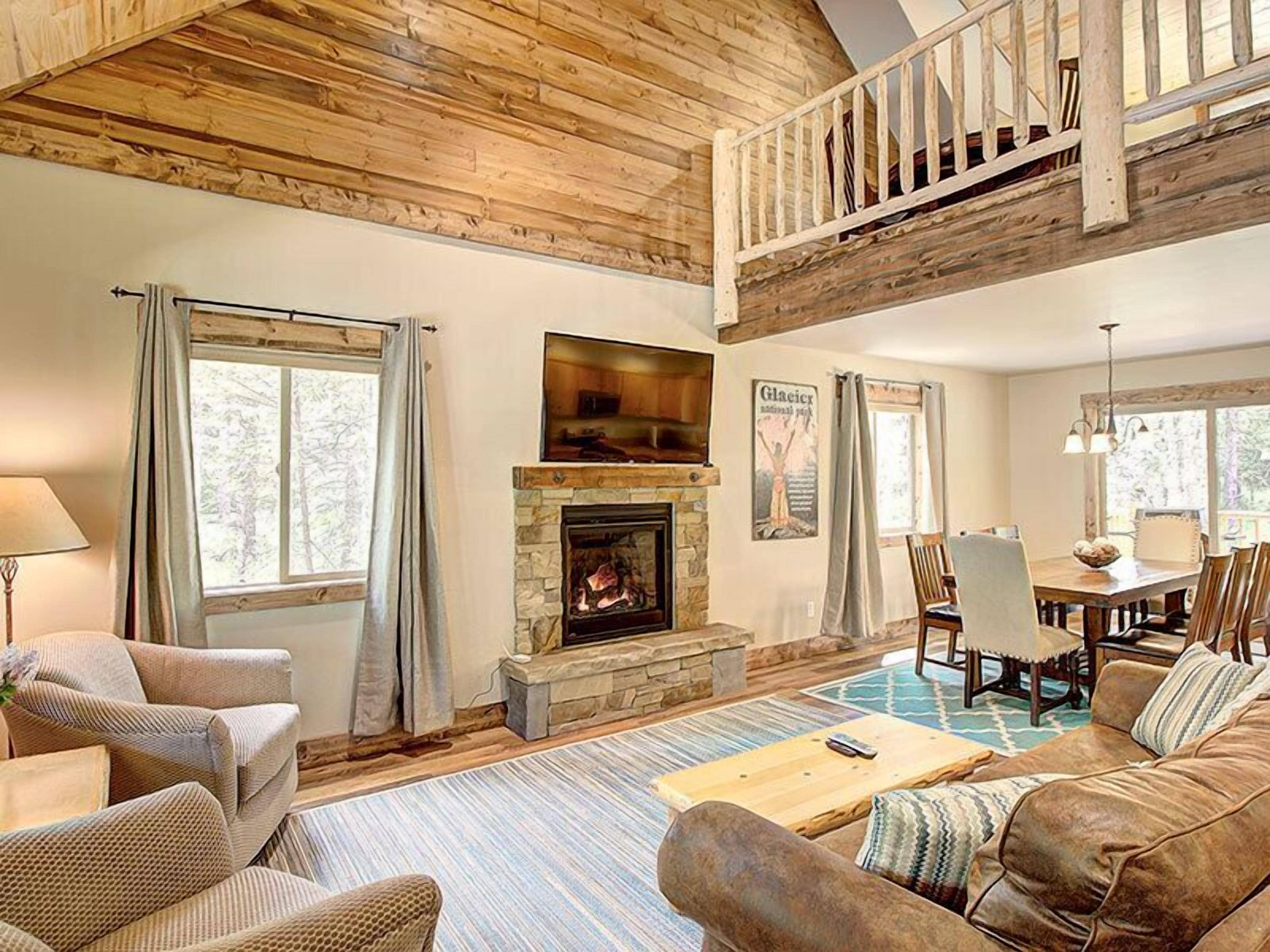 Hus – superior, flere senger, hageutsikt | Oppholdsområde | Peis