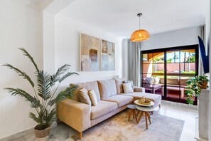 Televisión y chimenea 