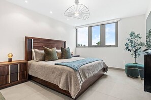 3 bedrooms, desk, iron/ironing board, WiFi