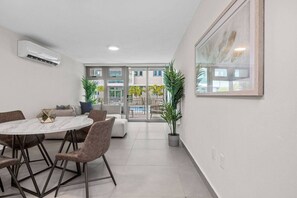 Dining - 2bd w/ pool by Isla Verde Beach (Carolina)