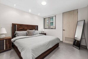 2 Schlafzimmer, Schreibtisch, Bügeleisen/Bügelbrett, Reisekinderbett