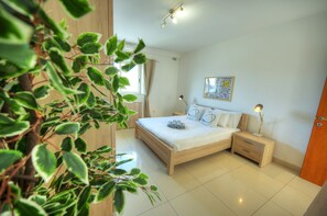 3 chambres, fer et planche à repasser, Wi-Fi gratuit, draps fournis