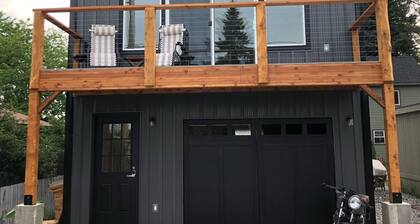 Newly Built 1-bedroom house w/ deck, W/D, full kitchen, WiFi in SANDPOINT