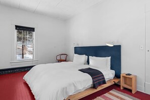 3 habitaciones, escritorio, tabla de planchar con plancha y wifi 