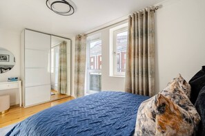 2 makuuhuonetta, silitysrauta/-lauta, vauvan matkasänky, Wi-Fi