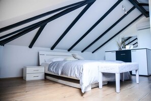 4 Schlafzimmer, Schreibtisch, Bügeleisen/Bügelbrett, kostenloses WLAN