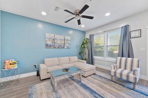 Smart TV - Joan’s Wave+Sunset: Two Homes, Sleep 16, Walk to Beach+Zoo+Golf+more! (Panama City)