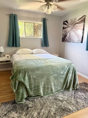 4 bedrooms, iron/ironing board, free WiFi, bed sheets