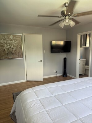 4 bedrooms, iron/ironing board, free WiFi, bed sheets - Spacious 4-bedroom house with a Pool, AC, WiFi located in Northeast Albuquerque (Albuquerque)