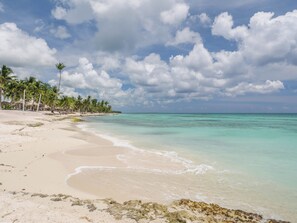 Beach - Cadaques Resort Suite, Caracol 303 Bayahibe Beach_2BDR (La Altagracia)