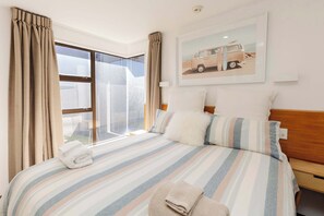 6 quartos, ferros/tábuas de passar roupa, Wi-Fi, roupa de cama