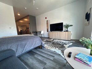 Strykjärn/strykbräda, wi-fi och sängkläder