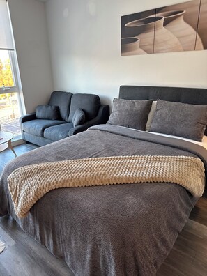 Strykjärn/strykbräda, wi-fi och sängkläder