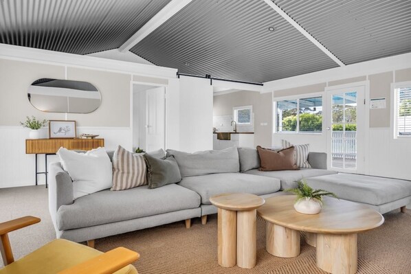 TV - Settle Inn: Broadwater, Pet Friendly (Broadwater)