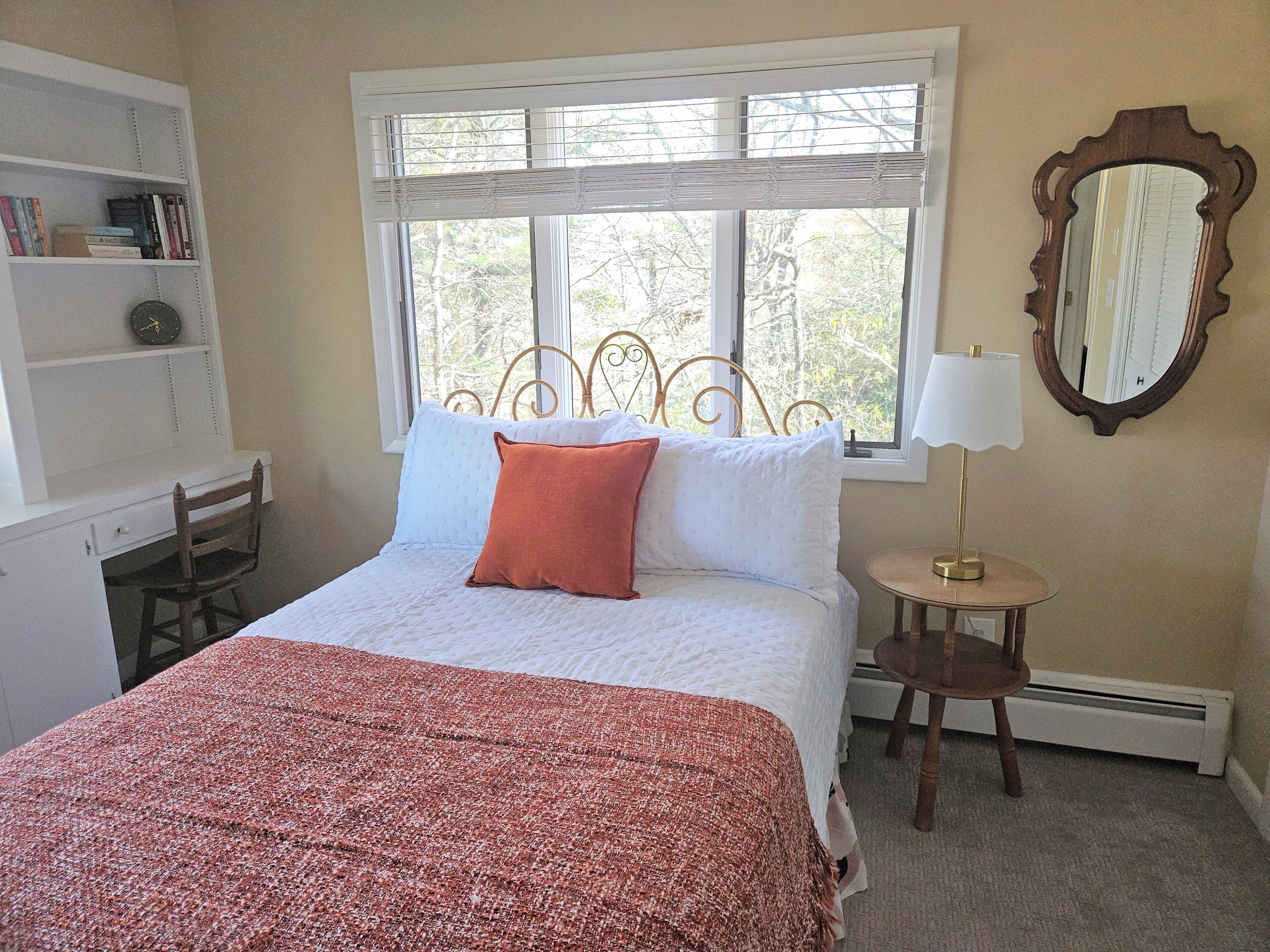 5 bedrooms, iron/ironing board, free WiFi, bed sheets